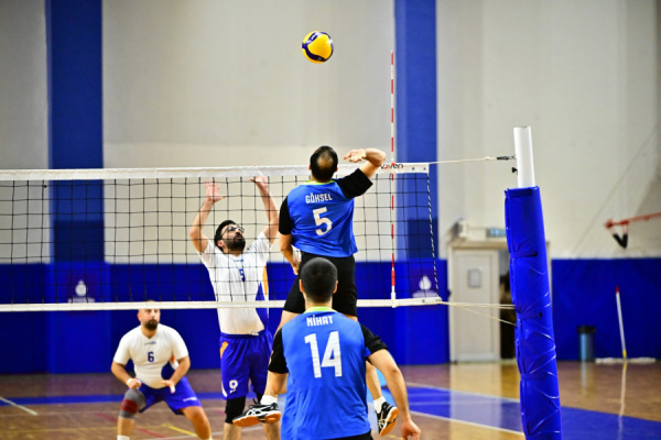 Yarı Final Maçları Canlı Yayında !